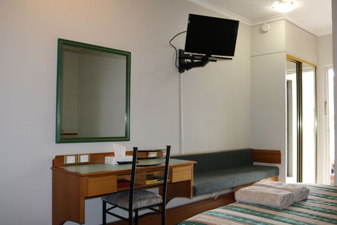 The Hermitage Motel - Accommodation Mermaid Beach 4