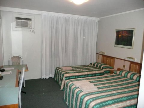 The Hermitage Motel - Accommodation Mermaid Beach 3