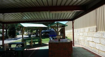 Acclaim Kingsway Tourist Park - Accommodation Mermaid Beach 4