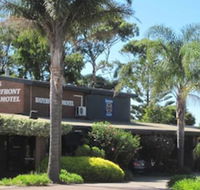 Lakes Waterfront Motel  Holiday Cottages - Accommodation Mermaid Beach