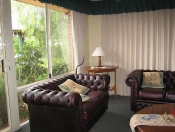 The Grandhouse York - Accommodation Mermaid Beach 4