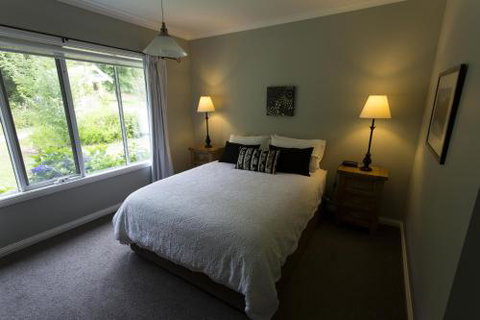 Amelina Cottages - Accommodation Mermaid Beach 4