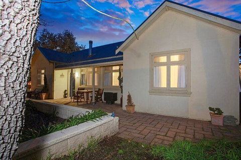 Hahndorf House B&B - Accommodation Mermaid Beach 1