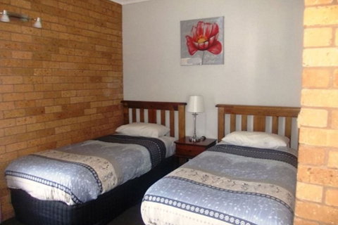 Centrepoint Motel - Accommodation Mermaid Beach 5