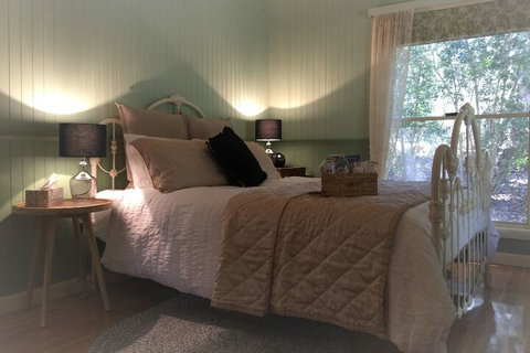 Telegraph Retreat Cottages - Accommodation Mermaid Beach 7