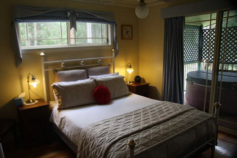 Telegraph Retreat Cottages - Accommodation Mermaid Beach 5