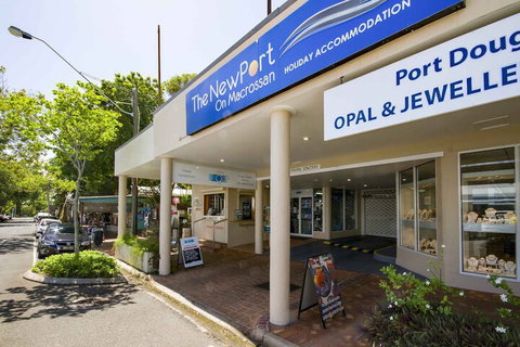 The Newport On Macrossan - Accommodation Mermaid Beach 1