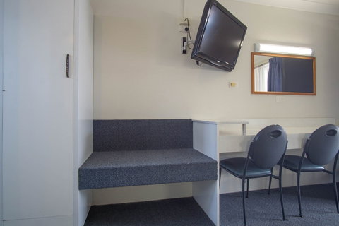 Acacia Motor Inn - Accommodation Mermaid Beach 5