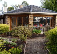Magdala Motor Lodge  Lakeside Restaurant - Accommodation Mermaid Beach