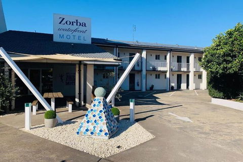 Zorba Motel - Accommodation Mermaid Beach 2