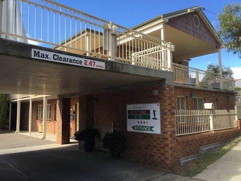 Golf Links Motel - Accommodation Mermaid Beach 2