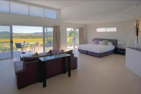 Azjure Studio Retreat - Accommodation Mermaid Beach 1