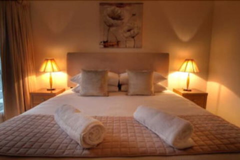 Azjure Studio Retreat - Accommodation Mermaid Beach 2