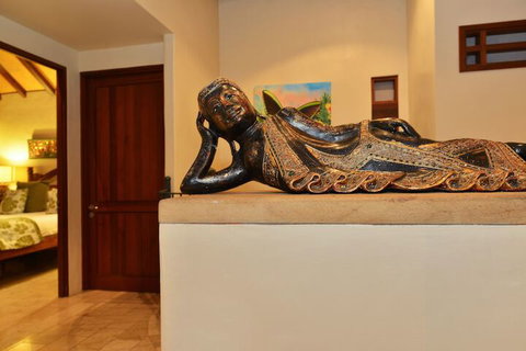 Monsoon Villa B - Accommodation Mermaid Beach 1