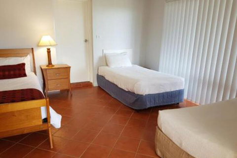 Corlette Poolside Getaway - Accommodation Mermaid Beach 2
