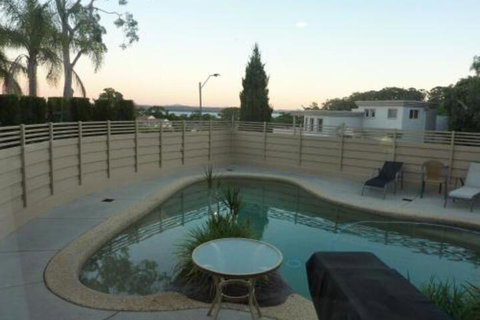 Corlette Poolside Getaway - Accommodation Mermaid Beach 4