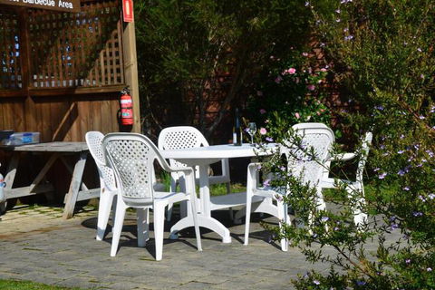 Castaway Holiday Apartments - Accommodation Mermaid Beach 2