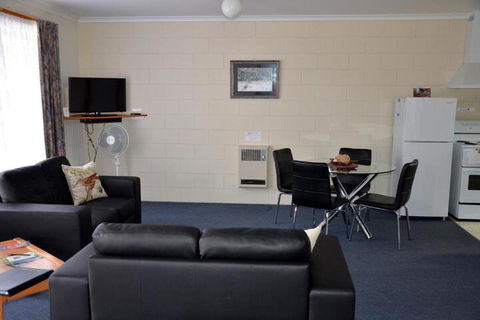 Castaway Holiday Apartments - Accommodation Mermaid Beach 7
