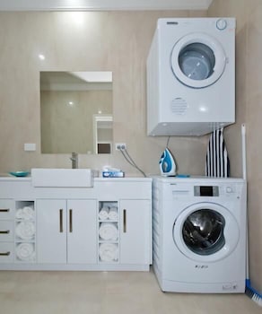 Renmark Holiday Apartments - Accommodation Mermaid Beach 1