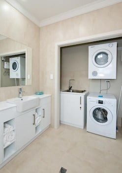 Renmark Holiday Apartments - Accommodation Mermaid Beach 3