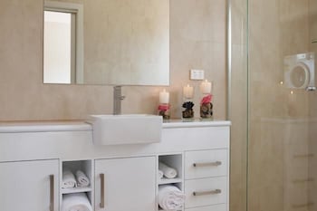 Renmark Holiday Apartments - Accommodation Mermaid Beach 2