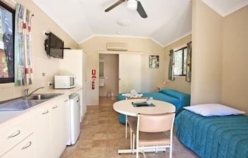Captain Cook Holiday Village - Accommodation Mermaid Beach 2
