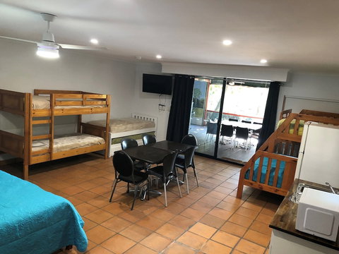 Captain Cook Holiday Village - Accommodation Mermaid Beach 4