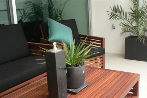 Breeze Beachfront Apartments - Accommodation Mermaid Beach 4