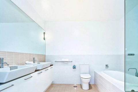 Breeze Beachfront Apartments - Accommodation Mermaid Beach 3