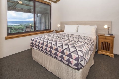 Chandlers Smiths Beach Villas - Accommodation Mermaid Beach 3