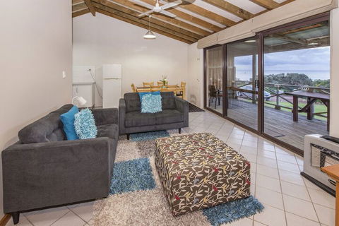 Chandlers Smiths Beach Villas - Accommodation Mermaid Beach 4