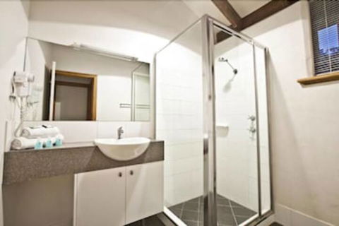 Chandlers Smiths Beach Villas - Accommodation Mermaid Beach 6