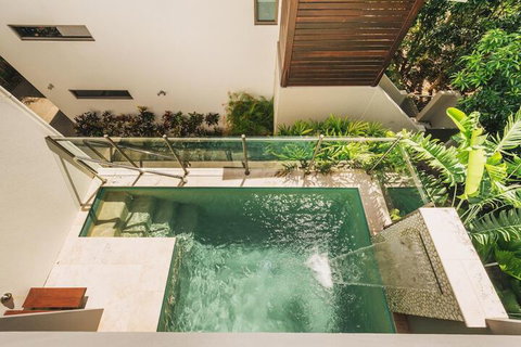 Villa Mercedes Luxury Villa - Accommodation Mermaid Beach 5
