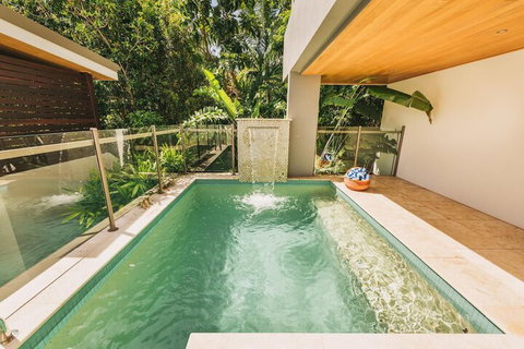 Villa Mercedes Luxury Villa - Accommodation Mermaid Beach 2