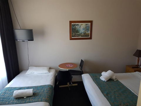 Gateshead Tavern Motel - Accommodation Mermaid Beach 1