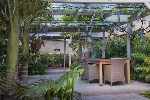 Motel On A'beckett - Accommodation Mermaid Beach 6