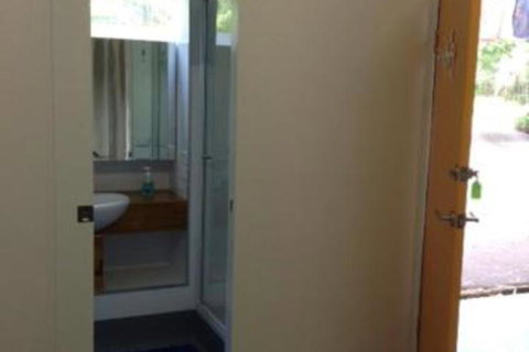 Hove To B & B - Accommodation Mermaid Beach 2