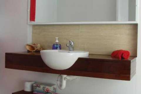 Hove To B & B - Accommodation Mermaid Beach 3