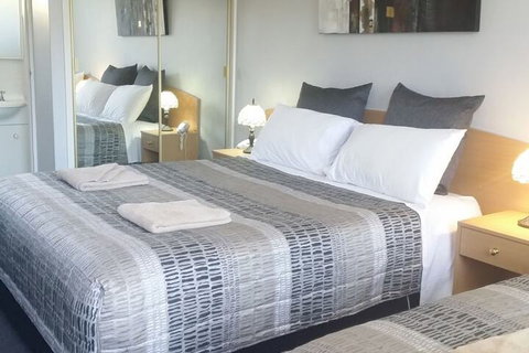 White Manor Motel - Accommodation Mermaid Beach 1