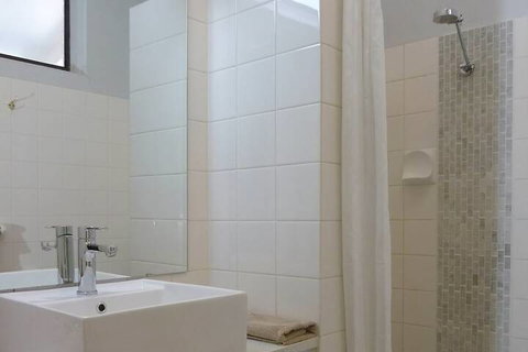 Airlie House Motor Inn - Accommodation Mermaid Beach 7