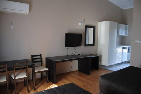 Airlie House Motor Inn - Accommodation Mermaid Beach 5