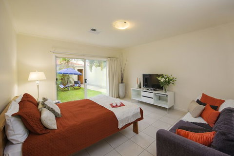 Adelaide Luxury Beach House - Accommodation Mermaid Beach 1