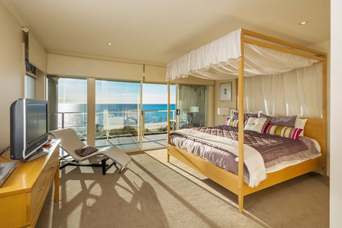 Adelaide Luxury Beach House - Accommodation Mermaid Beach 7