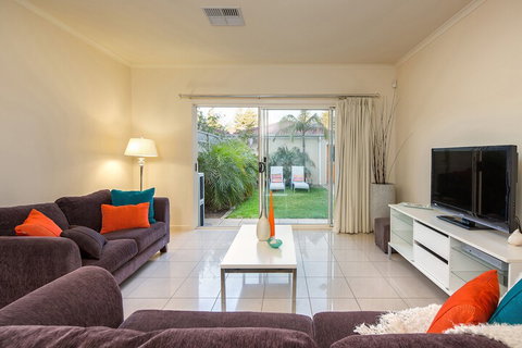 Adelaide Luxury Beach House - Accommodation Mermaid Beach 5