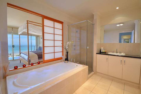 Adelaide Luxury Beach House - Accommodation Mermaid Beach 3