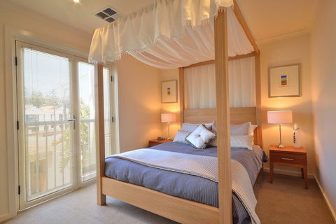 Adelaide Luxury Beach House - Accommodation Mermaid Beach 4