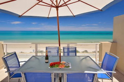 Adelaide Luxury Beach House - Accommodation Mermaid Beach 0