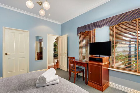 Durham Lodge - Accommodation Mermaid Beach 6