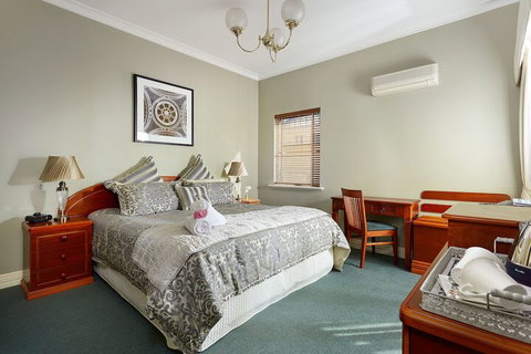 Durham Lodge - Accommodation Mermaid Beach 2