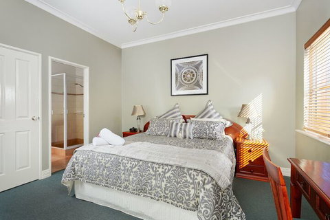 Durham Lodge - Accommodation Mermaid Beach 3